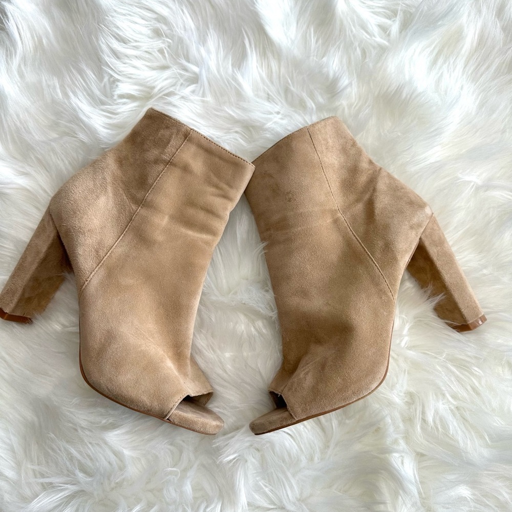 Steve Madden Manzzo Suede Block Heel Peep Toe Bootie in Sand Womens 10 EUC